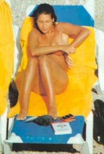¿Cómo Nuria Roca se ha convertido en un ícono de la moda desnuda?